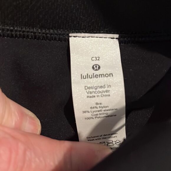 Lululemon Take Shape Bra -Black . Size C32. NWT - Picture 7 of 8